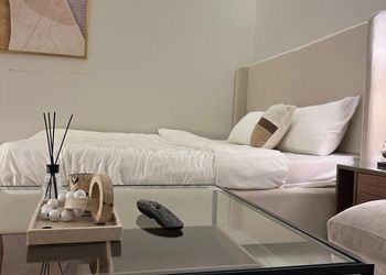 استديو بسرير ماستر وجلسة جانبية 