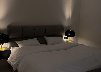 استديو بسرير ماستر وجلسة جانبية 