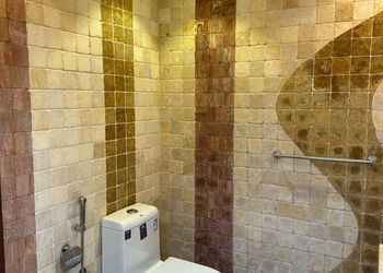 شاليه بمسبح خارجي وغرف نوم 