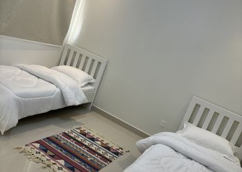 شقة بغرفتين نوم وصالة