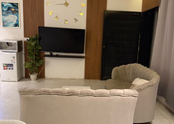 استديو بسرير ماستر وأثاث مريح 