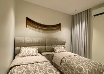 شقه فندقيه ثلاث غرف مطبخ سينما