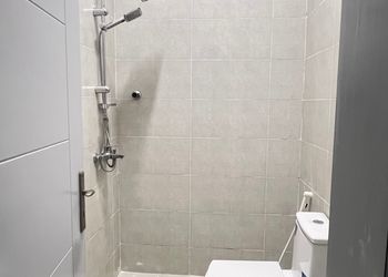 استديو بأثاث مريح وبسيط 