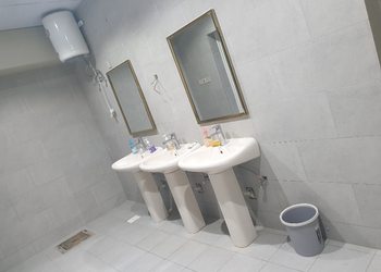 استراحة بمسطح اخضر ومسبح