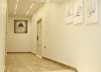 شقة بغرفة معيشة وغرفتين نوم 