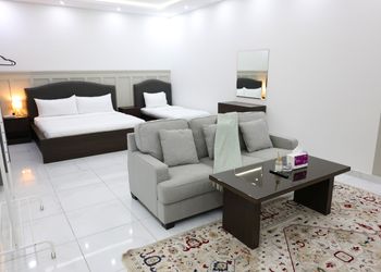 استديو بأثاث مريح وبسيط 