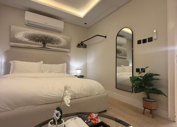 استديو هادئ بسرير ماستر