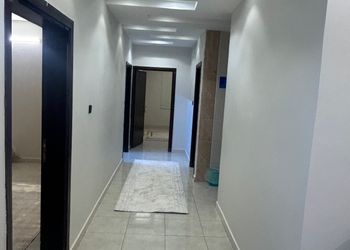 شقة بثلاث غرف نوم وصالة