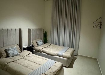 شقة بدخول ذاتي وتصميم أنيق 