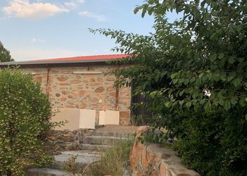 استراحة بمجلس بإطلالة على الجبل