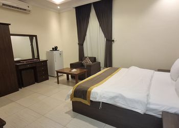 استديو بسرير ماستر وأثاث مريح 