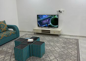 شقة بغرفة جلوس وغرفتين نوم 