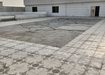 استراحة بألعاب أطفال وفناء خارجي