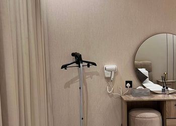 شقة بصالة هادئة وغرفة نوم 