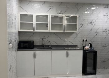 استديو بسرير ماستر وأثاث مريح 