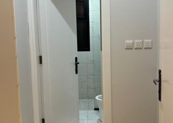 شاليه بألعاب أطفال ومسبح