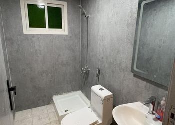 استديو بأثاث مريح وبسيط 