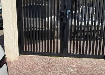 استديو بسرير ماستر وجلسة جانبية 