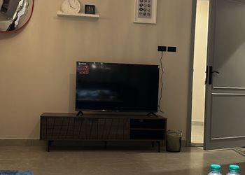 شقة بصالة مريحة وغرفة نوم 