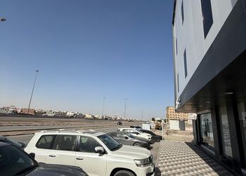 شقة بغرفة معيشة وغرفتين نوم 