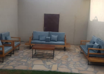 شاليه بمسطح اخضر والعاب اطفال 