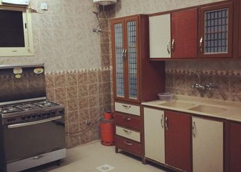 شاليه بمسطح اخضر و مسبح داخلي