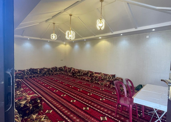 استراحة بمجالس واسعة وجلسة خارجية