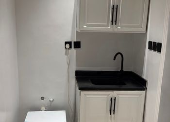 استديو بسرير ماستر وجلسة جانبية 