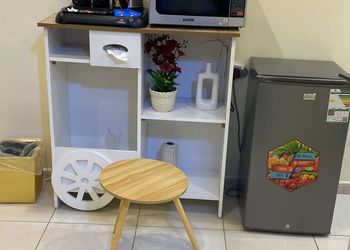شقة بغرفة معيشة وغرفة نوم 