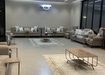 شاليه بمسطح اخضر وجلسة خارجية 