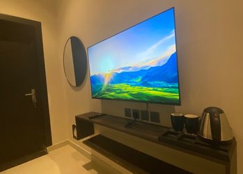 استديو بأثاث مريح وبسيط 