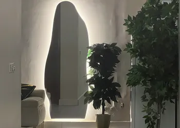 شاليه بصالة جلوس ومسبح خارجي