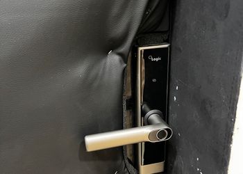 شقة بصالة أنيقة ودخول ذاتي