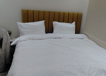 استديو بسرير ماستر وجلسة 