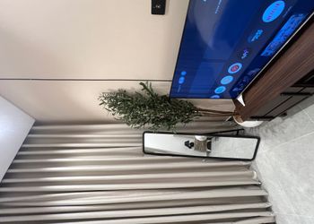 استديو بأثاث مريح وبسيط 