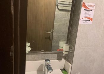 استديو بسريرين فردية اثاث هادئ