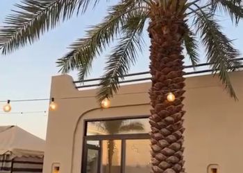 شاليه بمجلسين وألعاب اطفال 