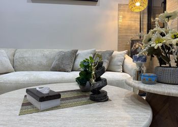 استديو بأثاث مريح وبسيط 