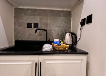 استديو بأثاث مريح وبسيط 4A