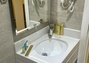 استديو بأثاث مريح وبسيط 