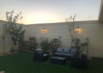شاليه بمسطح اخضر و مسبح 