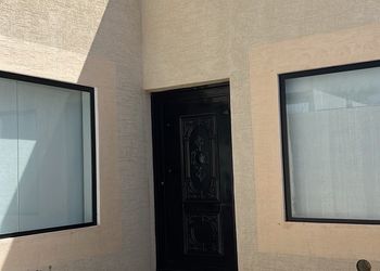 شاليه بصالة مطلة على المسبح 