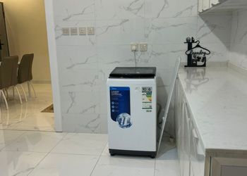 شقة بغرفة جلوس وغرفتين نوم 