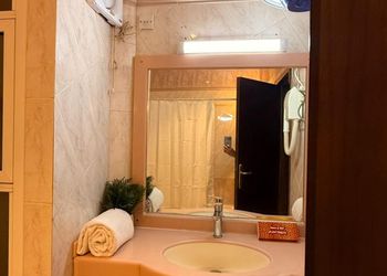 استديو بسرير ماستر وأثاث مريح 