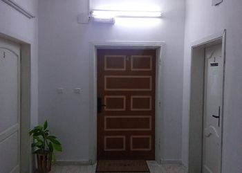 شقة بغرفتين نوم وصالة ومجلس