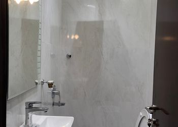 استديو بسرير ماستر وجلسة مريحة