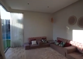 شاليه بحديقة جميلة وصالة سينما