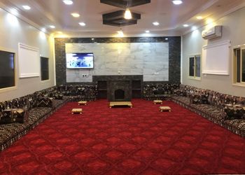 استراحة بملعب كرة طائره (قسمين)