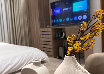 استديو بسرير ماستر وأثاث مريح 