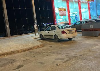 شقة بغرفة معيشة وغرفة نوم 
